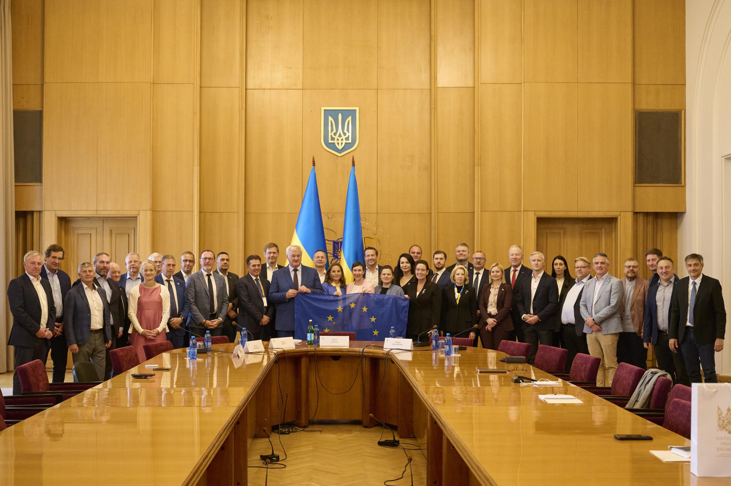 Hybride Kriegsführung und demokratische Resilienz: Lehren aus der Ukraine für Europa